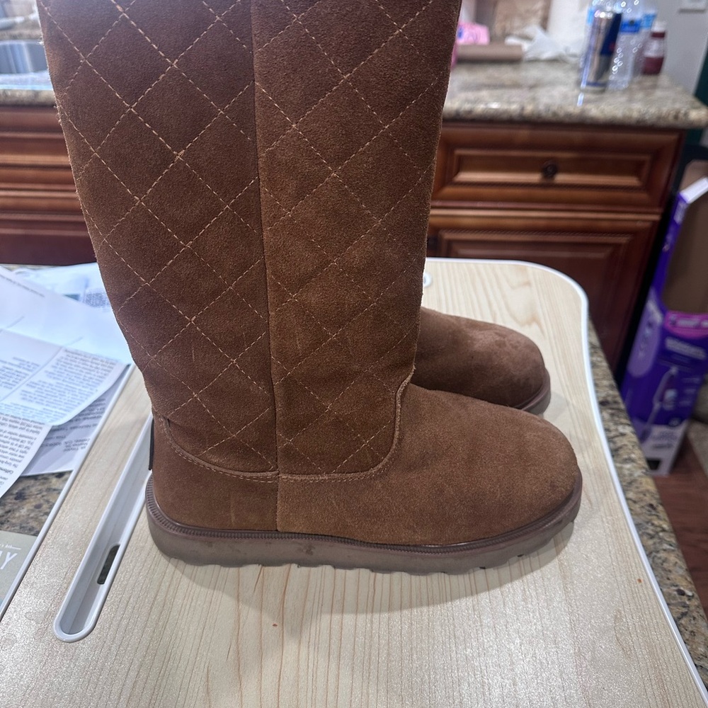 BearPaw quilted, tall  boots size 8 - Picture 11 of 14